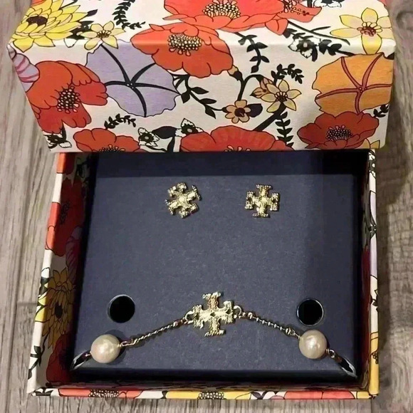 Tory Burch  necklace and earrings set - Picture 1 of 2